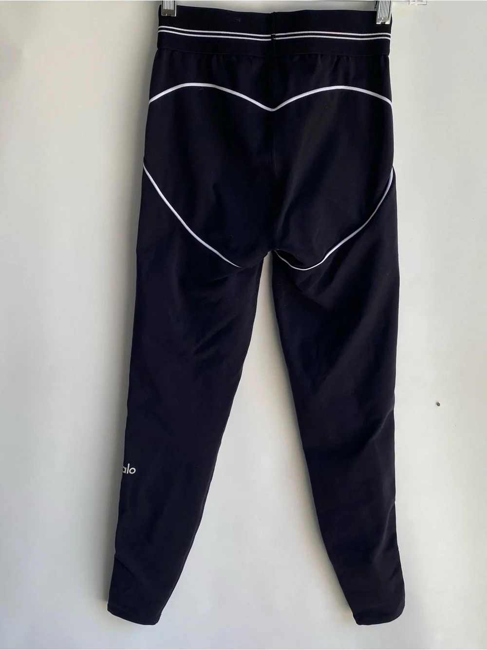 ALO yoga black airbrush high waist heart throb leggings white piping XS